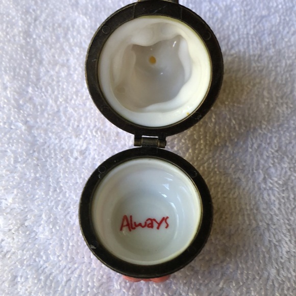 Vintage Disney Winnie the Pooh Porcelain box ( Valentines) - Picture 5 of 5